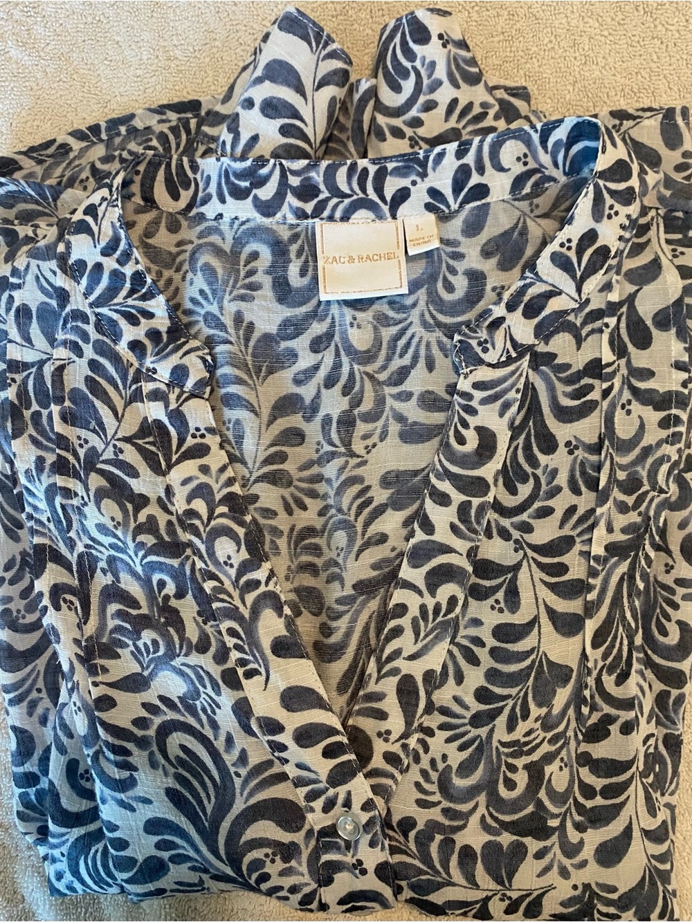 Zac & Rachel Blue and White Leaf Print Henley Blouse Size Large